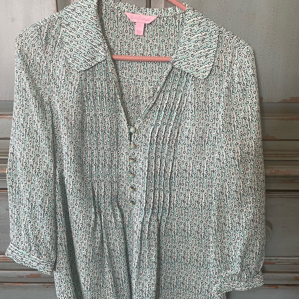 Lilly Pulitzer Blue and White Patterned Blouse EUC